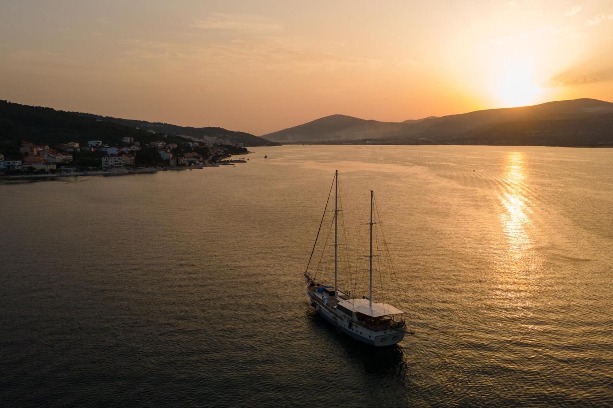 Apartments By The Sea Arbanija, Ciovo - 1085 Trogir Luaran gambar